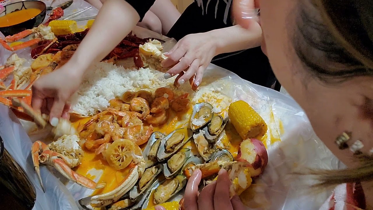 ALOHA KRAB Seafood Mukbang in Brooklyn New York || Mother's Day Celebration #alohakrab #FilAm #NY