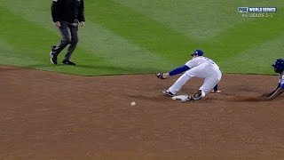 WS2015 Gm4: Cain takes third on a throwing error