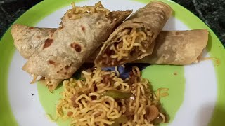 Maggi Roll | Maggi Frankie Recipe | अपने बच्चों के लिए रोटी को इंटरेस्टिंग बनाए | मैगी रोल |