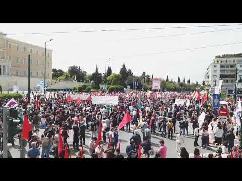 Πανοραμική εικόνα από την μεγάλη συγκέντρωση στο Σύνταγμα