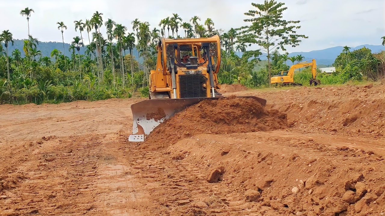 Operator Pushing Fast Working Way CAT D6R XL Bulldozer Operator Pushing Land for New ...