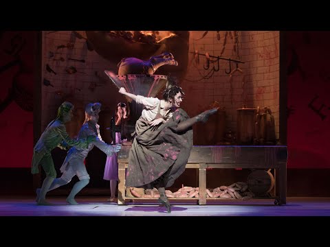 Alice's Adventures in Wonderland – Pig and Pepper scene (The Royal Ballet)