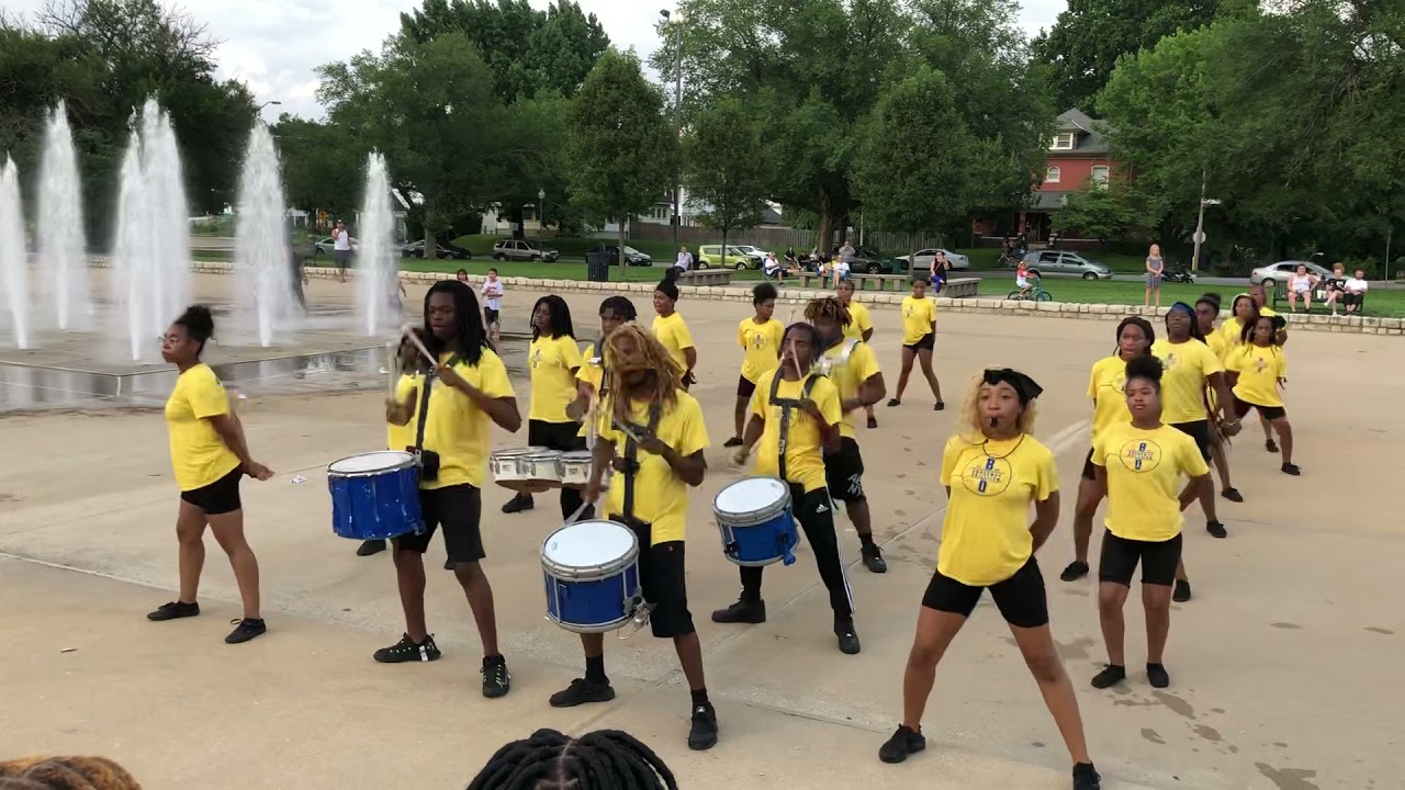 Guarda Broadway Drill Team / Kansas City / 2021 su YouTube Guarda Broadway Drill Team / Kansas City / 2021 su YouTube