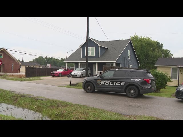 ⁣11-year-old boy dies after being shot while playing ding-dong-ditch, Houston police say