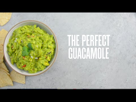HOW TO MAKE THE PERFECT GUACAMOLE