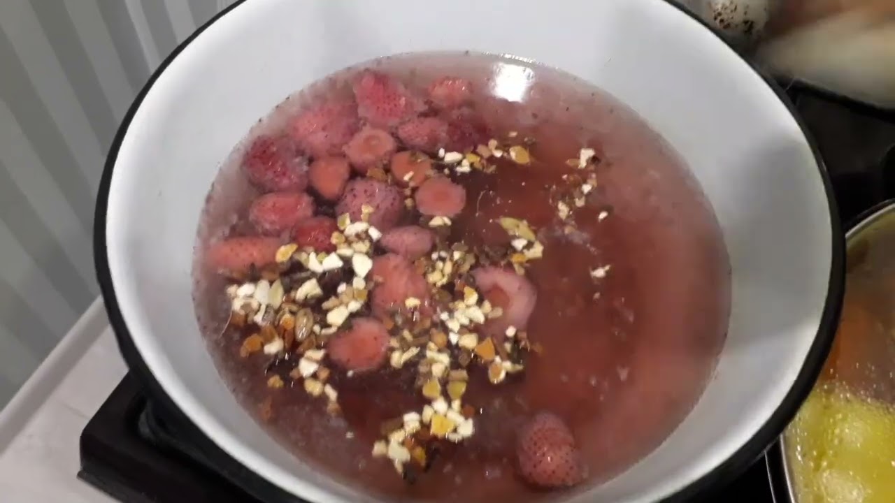 ГЛИНТВЕЙН С КЛУБНИКОЙ БЕЗ АЛКО.