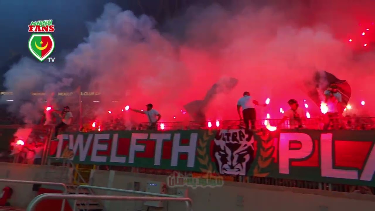 جانب من الاجواء التي صنعها الفيراج سود في مواجهة المنستيري التونسي بملعب علي عمار الدويرة