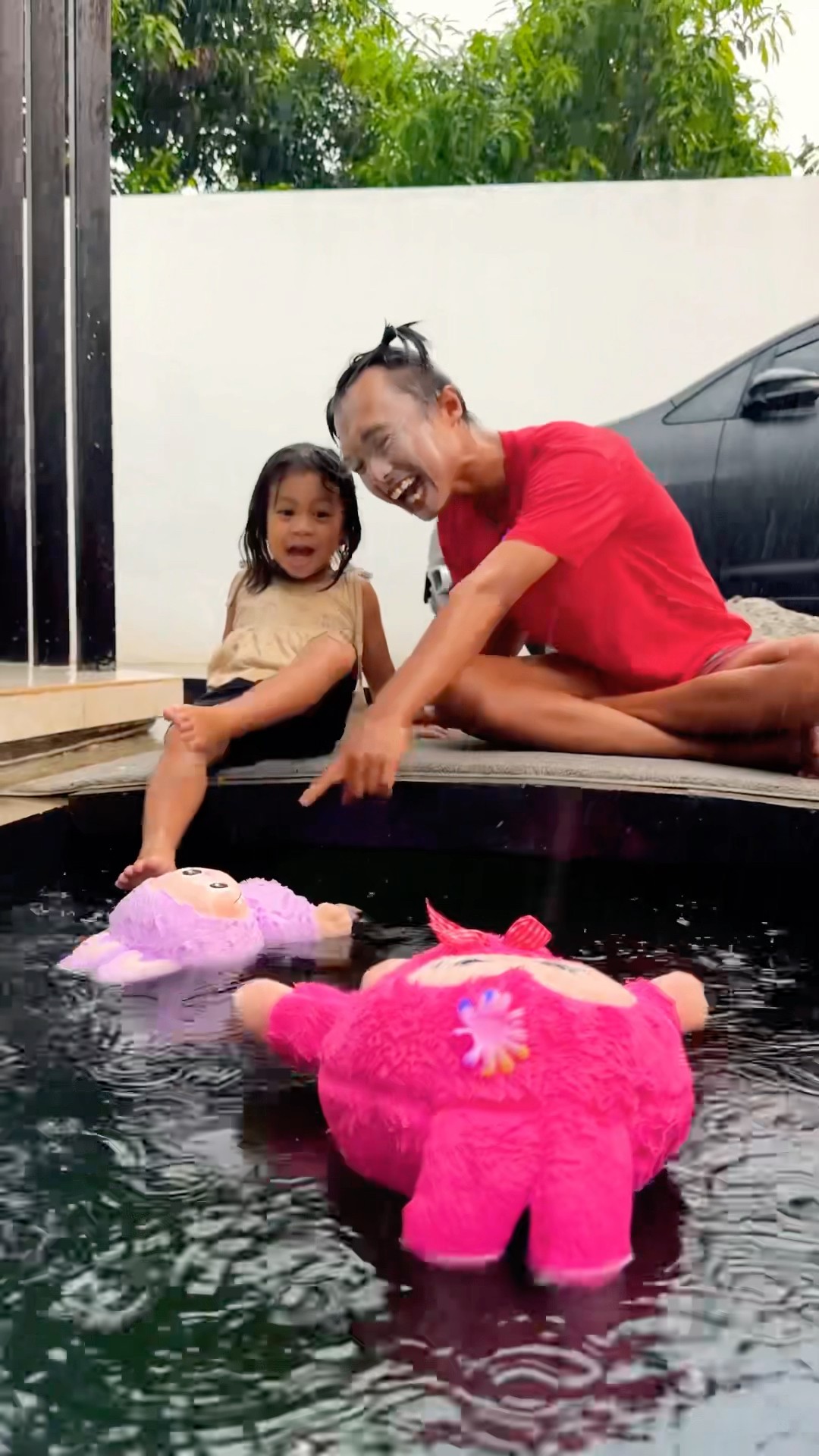 Hujan Hujanan Bareng Labubu