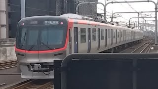 つくばエクスプレスTX−3000系3181編成(トップナンバー)が普通秋葉原行きとして流山おおたかの森駅3番線を発車するシーン