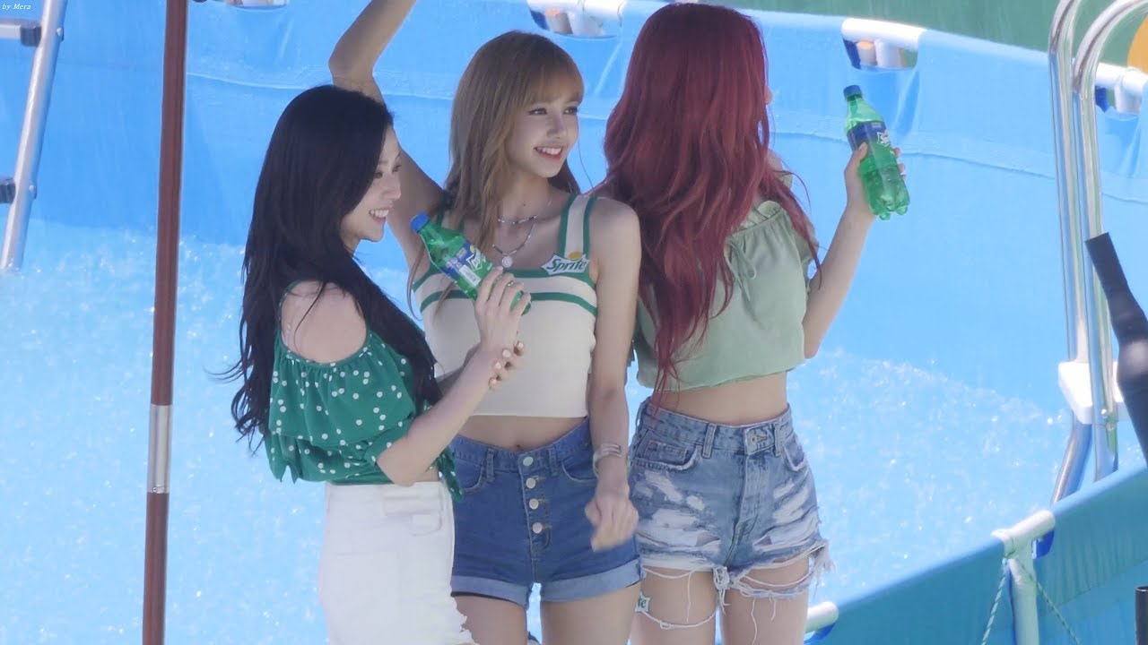 180721 블랙핑크 (BLACKPINK) 스프라이트모델 단체 포토타임 [리사] LISA 4K 직캠 Fancam (워터밤 페스티벌) by Mera