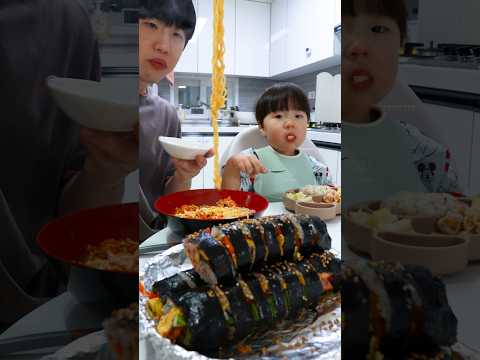 아직도 <strong>카메라가</strong> 신기한 아들과 김밥 라면 먹방! #kimbap #dadandson #아기먹방 #babymukbangeating