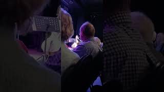 Een gedeelte van "Brahms' String Quintet" door Lendvay Ensemble met in beeld  Katja Dirven  Cello