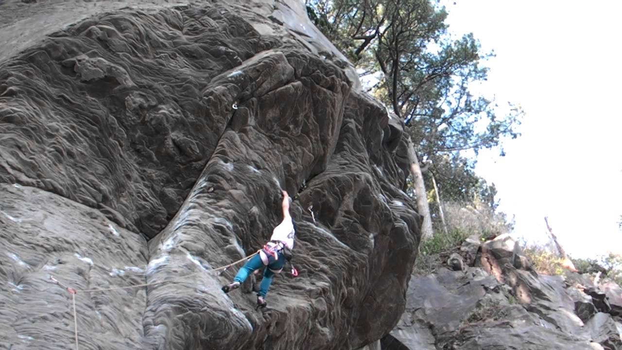 城ヶ崎シーサイド・風に吹かれて 5.11a　レッドポイント