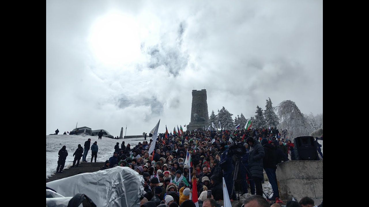 Стотици българи изкачиха Шипка на Трети март