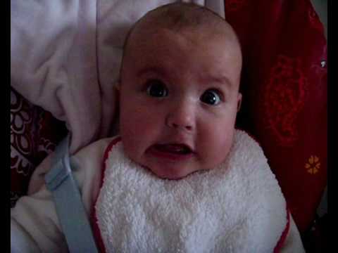 Bebe Qui Gazouille Tres Drole Youtube Bebe Qui Gazouille Tres Drole Youtube