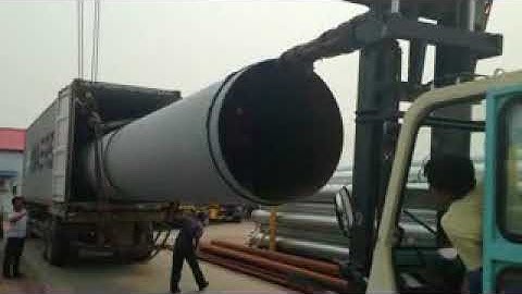 how to drive forklift to load steel pipes into container?