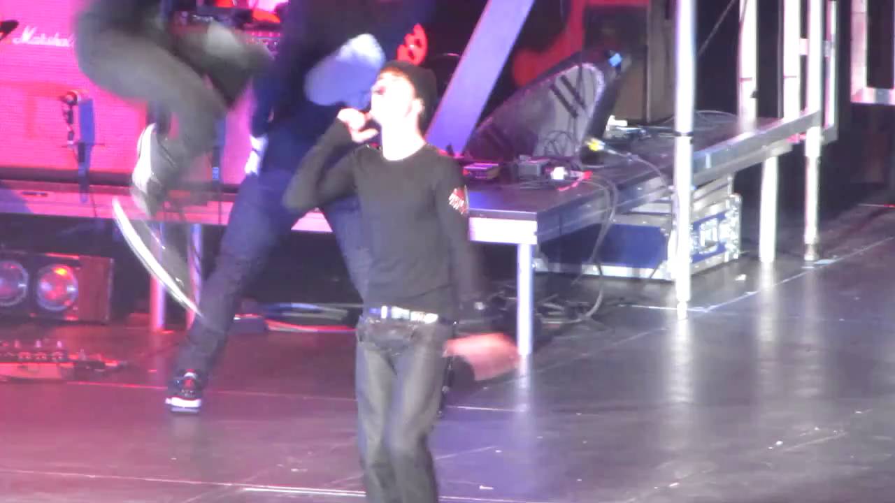 Justin Bieber Live In San Diego - Somebody To Love - October 30th, 2010