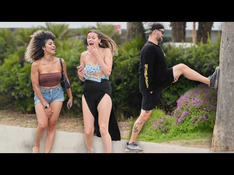 Funny FART Prank at the Beach! Save me, Sabrina Carpenter!!