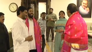 Mukesh Ambani Meeting Visuals With AP CM YS Jagan | Manastars