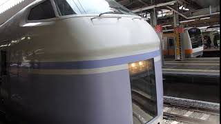 E351系スーパーあずさ　新宿にて