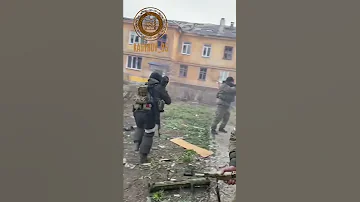 هكذا يكون القتل الحقيقي و الشجاع في القتل تكون عند القوات الشيشانية فقط تحيا روسيا слава россия 