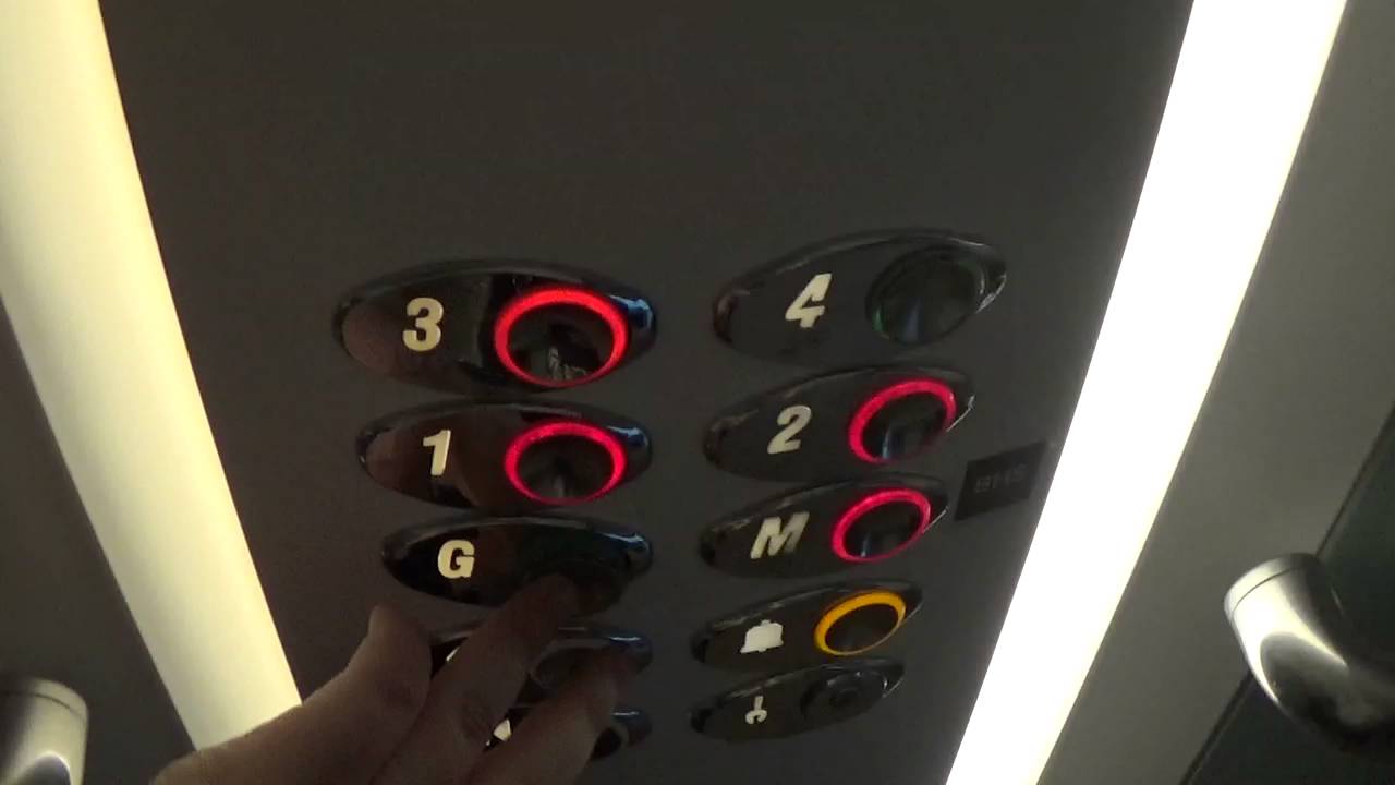 Лифт Otis Gen2 на парковке торгового центра Bow Street