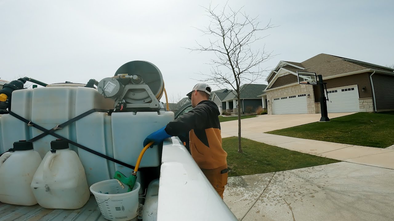 Wanna make $1,000 OR MORE a day? Start a Lawn Spray Business (here's how I did it).