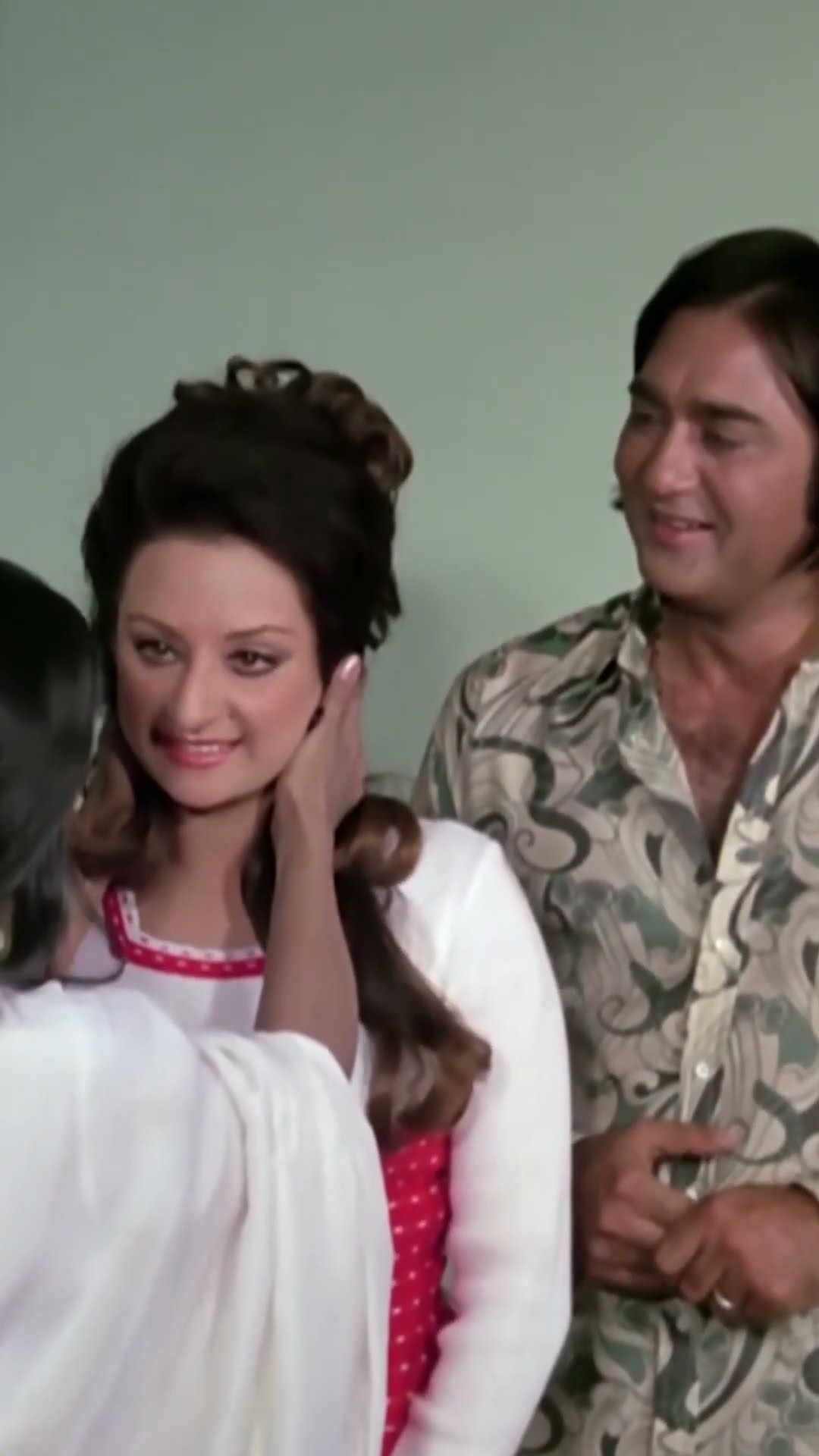 Saira Banu Sunil Dutt Ke Mata Se Milne Uske Ghar Aai #NehlePeDehla #youtubeshorts #bestshorts