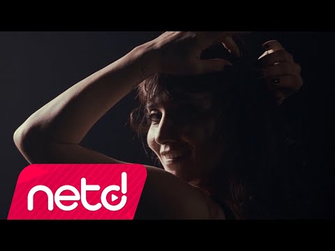 Seslenen Adam feat. Burcu Durmaz (Şiir Bektaş Şenel) - Kimsenin Görmediği