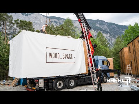 Montage der Tinyhouses und Raummodule im Area 47 - video from Wood_Space