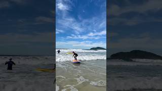 A primeira aula de surf! #florianópolis #ilhasparadisiacas #beach #escs #costaodosantinhoresort