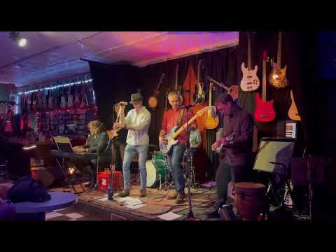The Bromantics cover Radio Free Europe