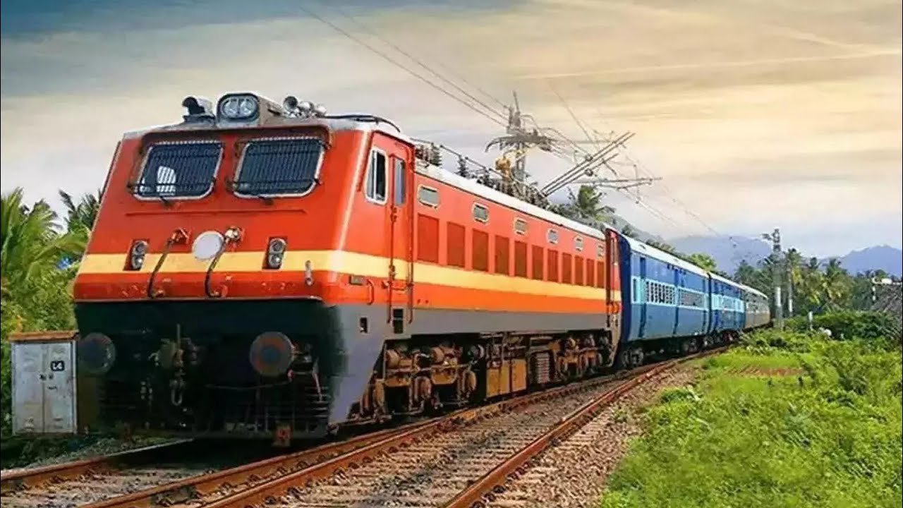 Young Lieutenant Vs Old Uncle in Rajdhani Express - YouTube