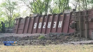 Train crashes into semi, derails in Monroe County