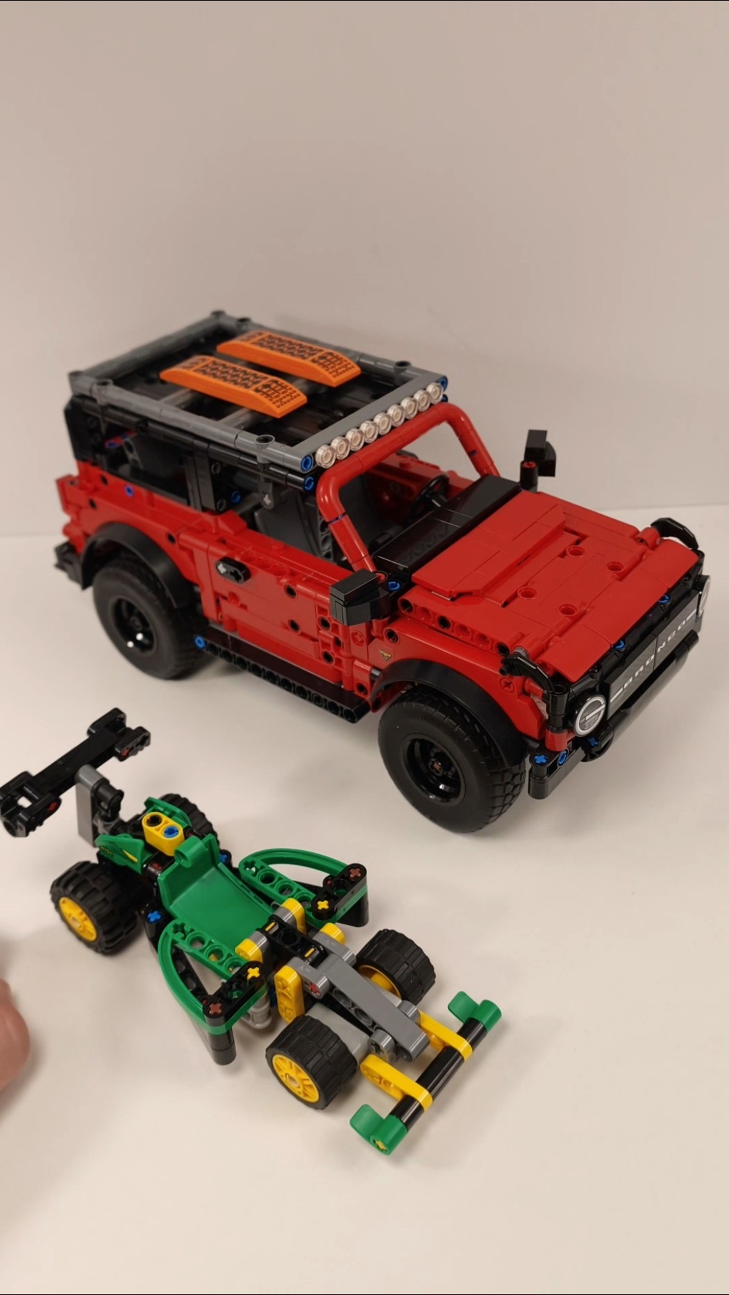 LEGO Technic Formula One MOC (42218) vs Ford Bronco SUV (42213