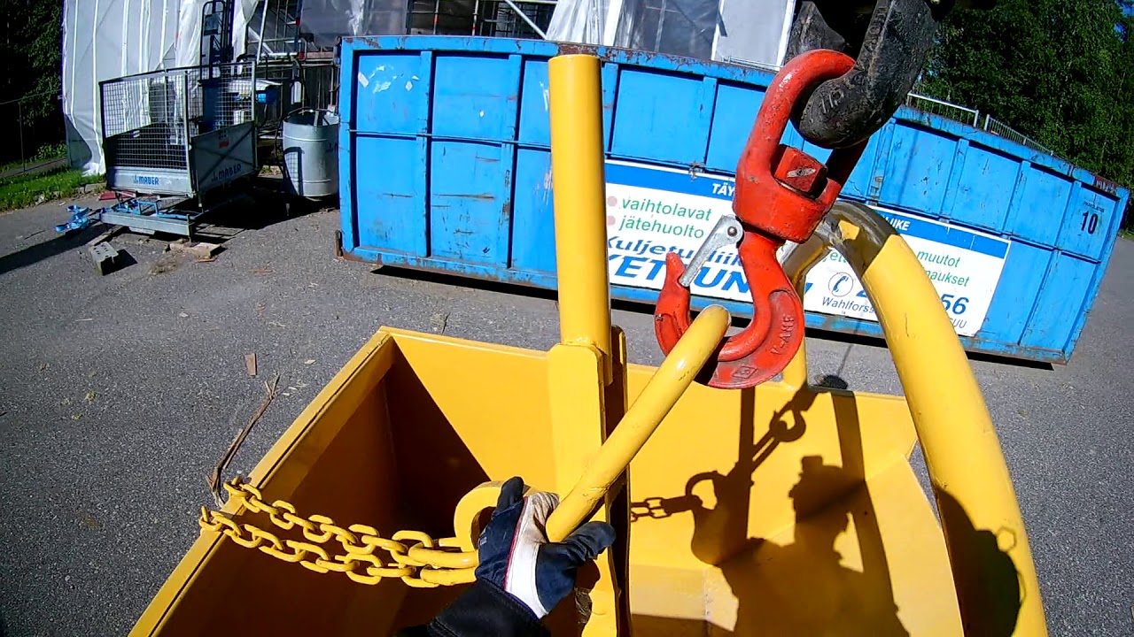 Palfinger 110002sh bringing down crushed concrete