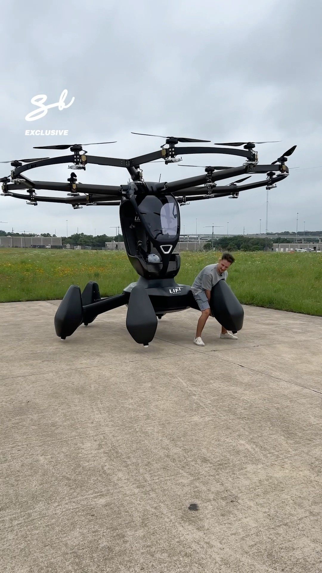 Anyone can learn to fly with just under 1 hour of training ? #drone #hexa #flying