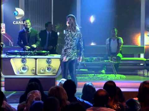 Atiye & Ozan Doğulu - Aşkistan { Beyaz Show } 18.11.2011