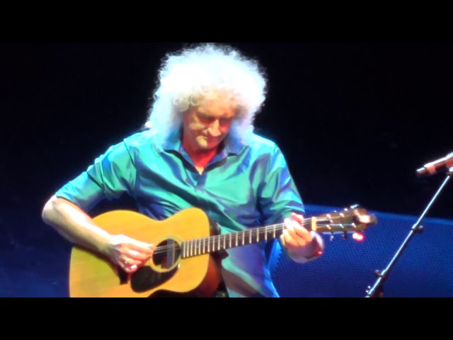 Brian May is playing Dust in the Wind (Kansas song) class=