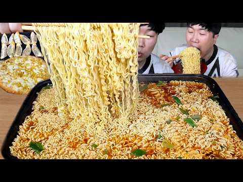 4백원대 라면득템 10봉지.. 2천원대 피자한판 군만두 디저트 흡입..