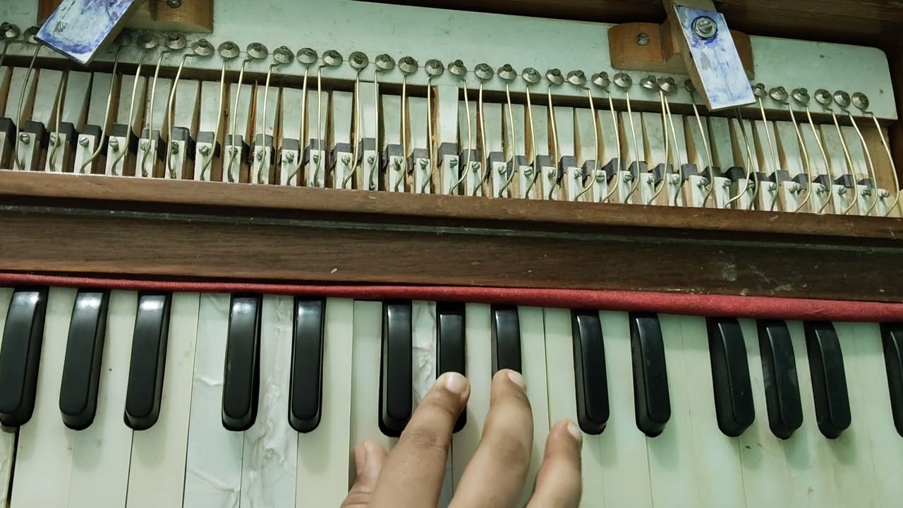 जात्याच्या मुखी घालिते मोत्यांचे दाणे... 