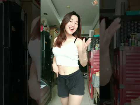 Goyang tiktok hot hits terbaru | joget celana ketat tembem || bigo hot sange