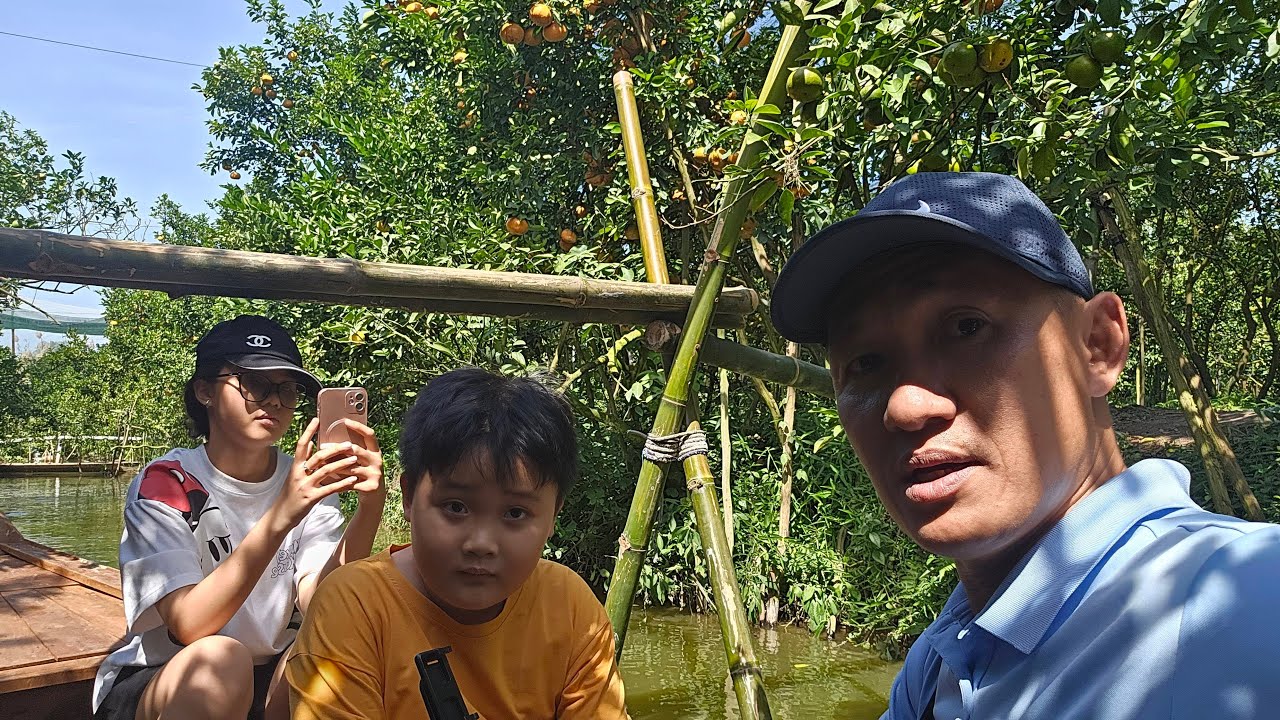 Chèo thuyền tại Vườn Quýt Hồng ở Lai Vung!