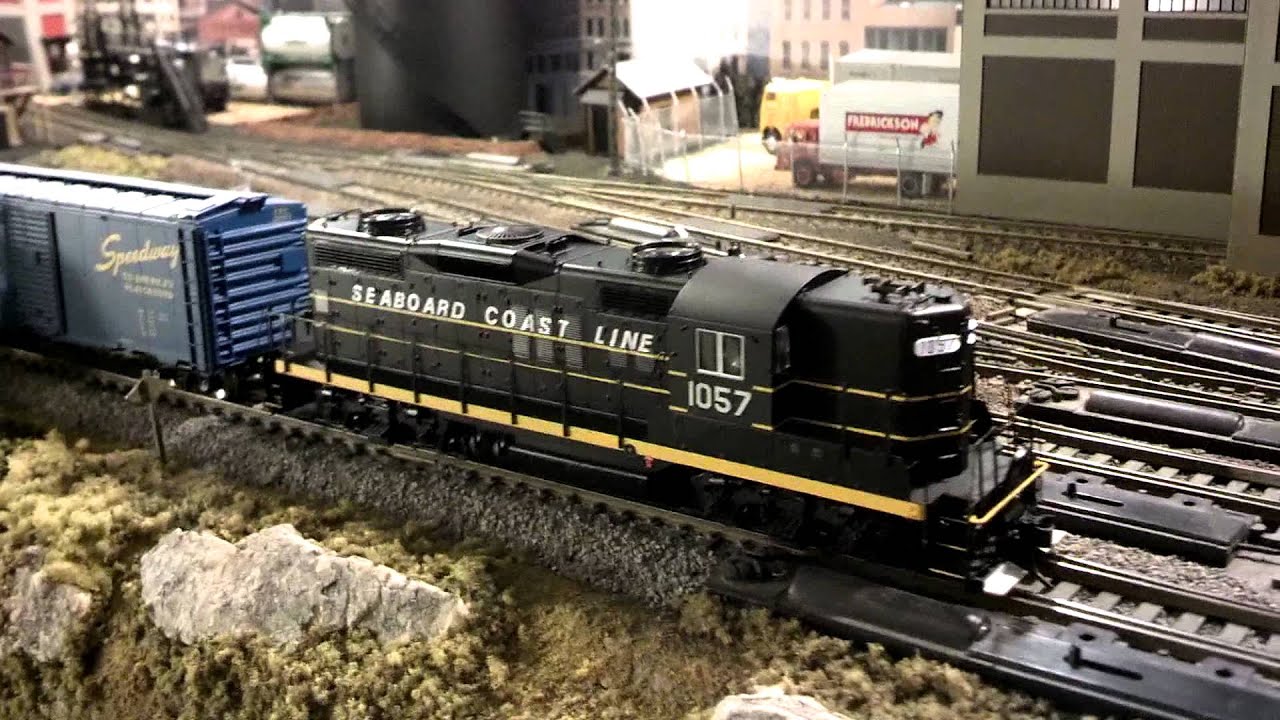 LLP2K - EMD GP-18 with MRC 1910 Decoder - YouTube
