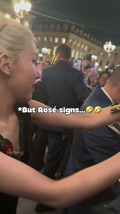 Rosé didn't have much time for a perfect autograph!!🤣 #blackpink #lisa