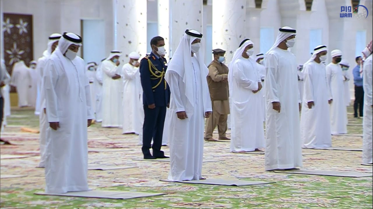 محمد بن زايد يؤدي صلاة عيد الفطر في جامع الشيخ زايد الكبير بأبوظبي