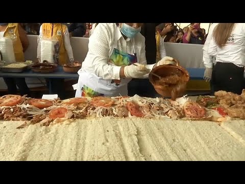 شاهد شطيرة بطول 70 مترا في مهرجان للطعام بالمكسيك