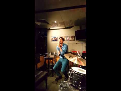 Mark Anthony sings *Down Here On The Ground* Live