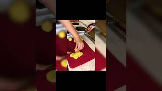 Очень крутая идея быстрой, сытной и вкусной выпечки! #рецепт #пирог