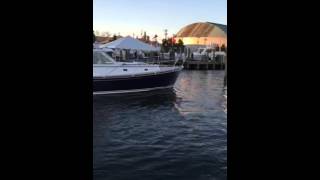 Reliant Commuter 40 leaving Annapolis